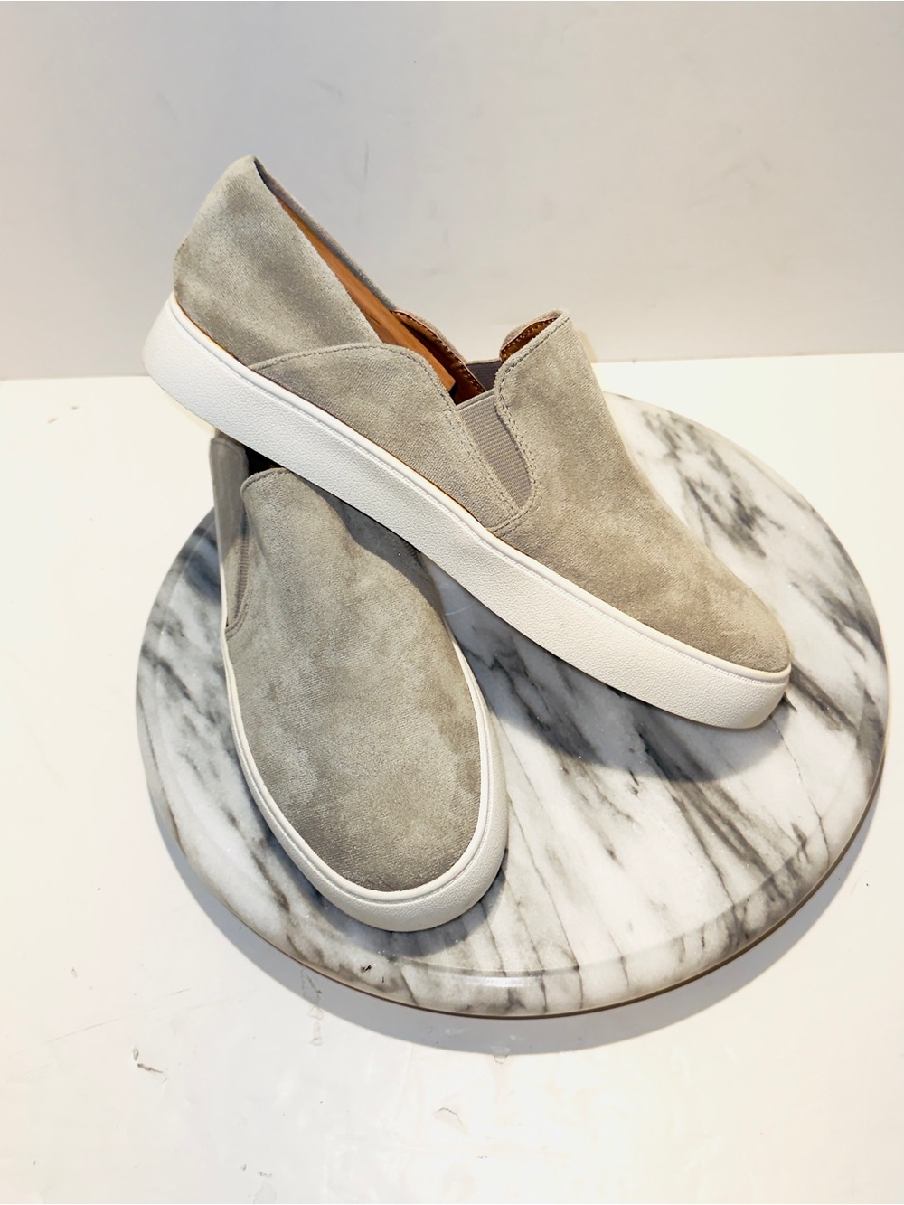 Steve Madden Size Fayna Suede Slip-On Sneakers Light Gray Size 8.5 Women Try On